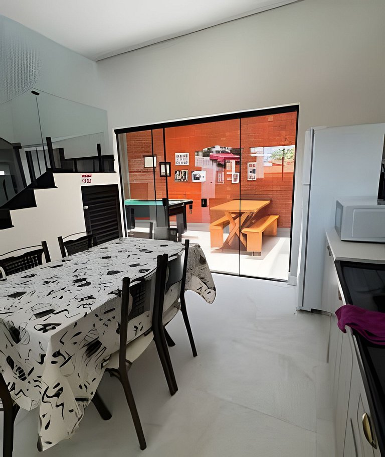 Casa com Mesa de Sinuca próximo Parque e Praia