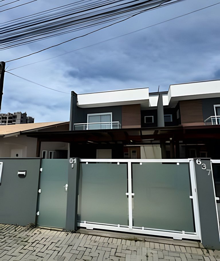 Casa com piscina privativa perto do Beto Carrero