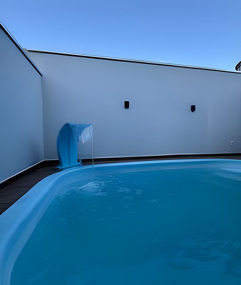 Casa linda com piscina e Bem Próximo ao Parque