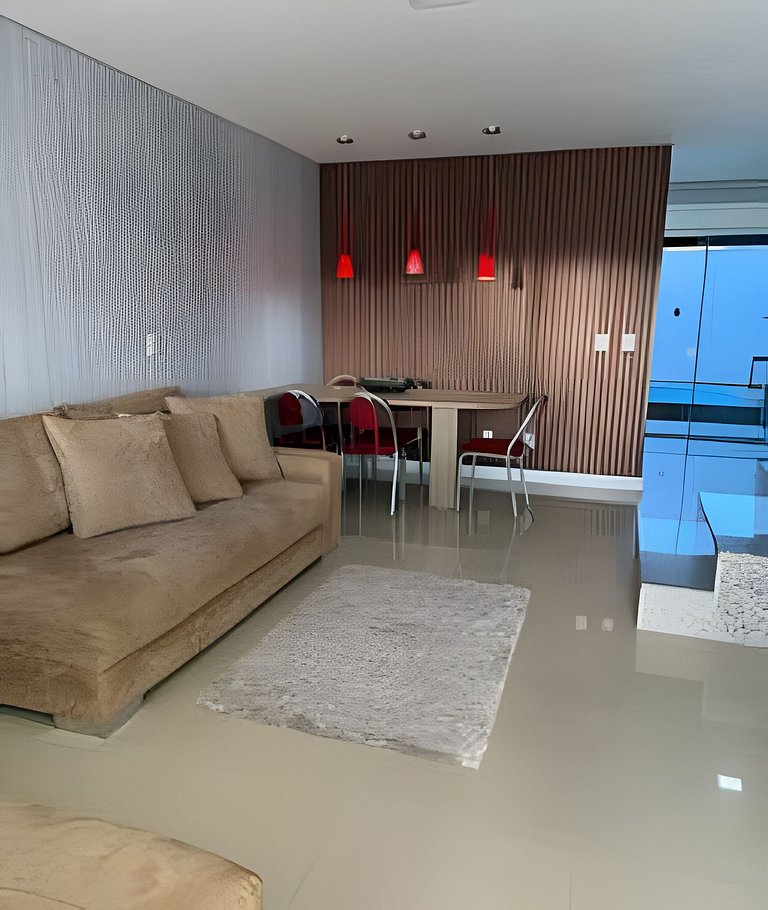 Casa linda com piscina e Bem Próximo ao Parque
