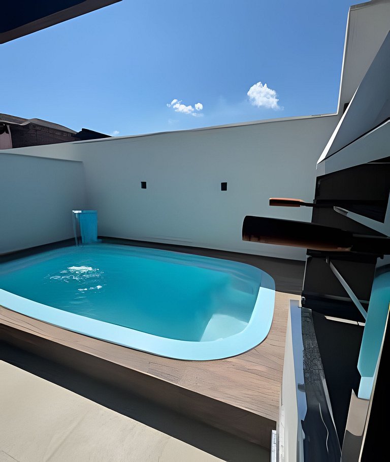 Casa linda com piscina e Bem Próximo ao Parque
