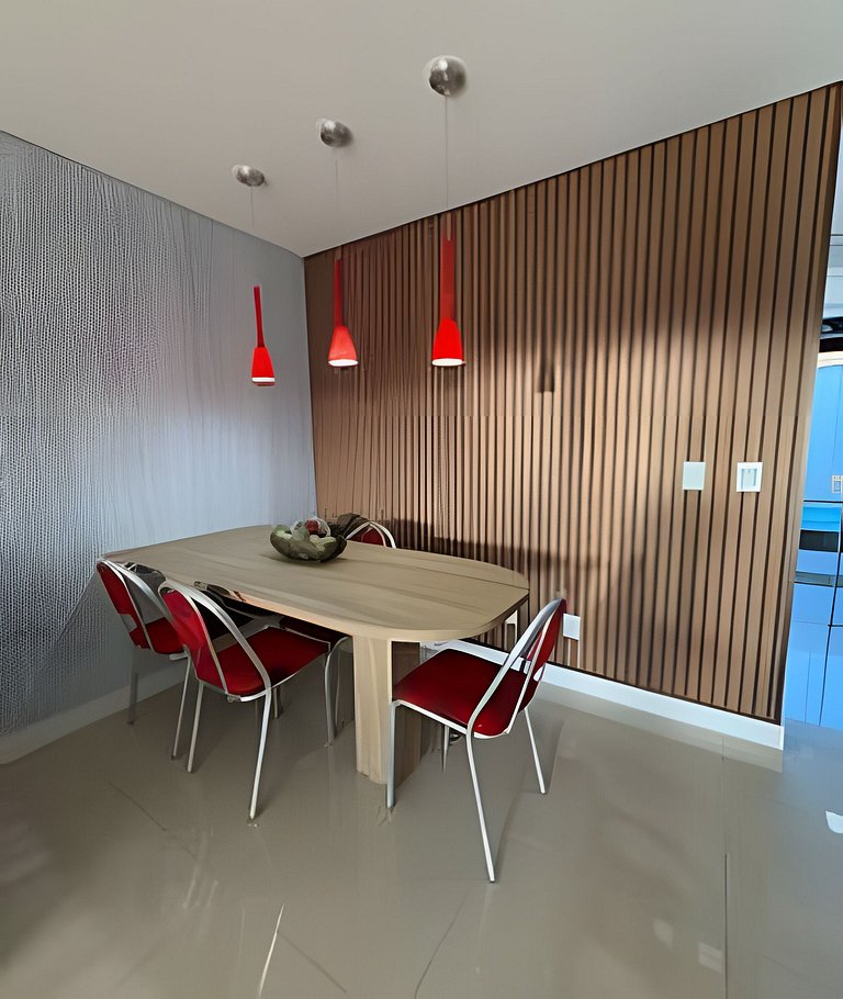 Casa linda com piscina e Bem Próximo ao Parque