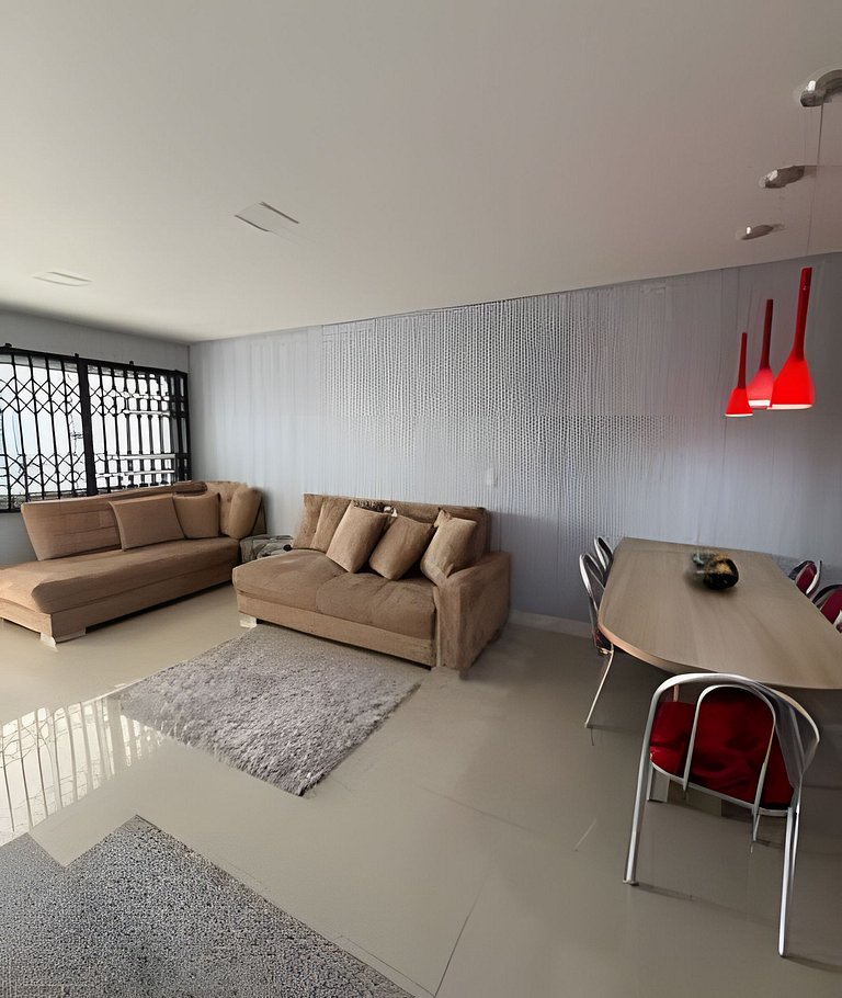 Casa linda com piscina e Bem Próximo ao Parque