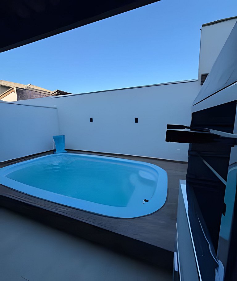 Casa linda com piscina e Bem Próximo ao Parque