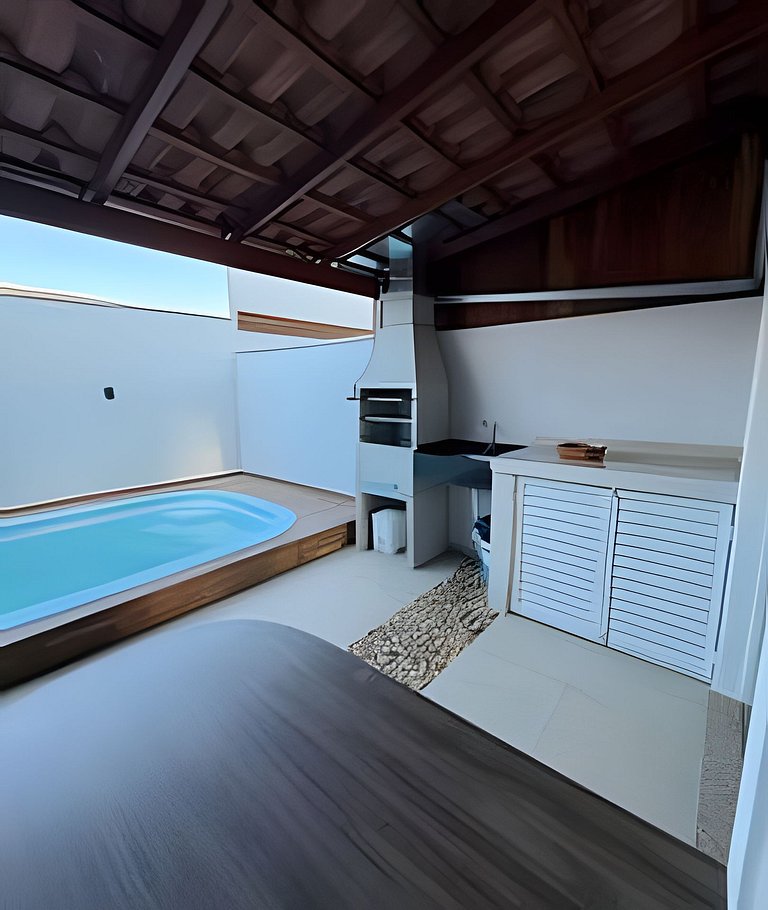 Casa linda com piscina e Bem Próximo ao Parque