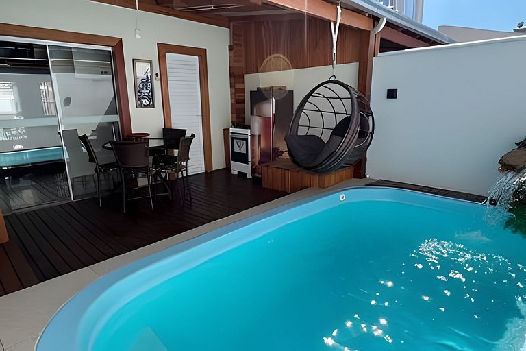 Casa luxo com piscina próximo a Praia e Beto Car.