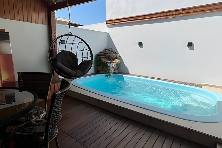 Casa luxo com piscina próximo a Praia e Beto Car.