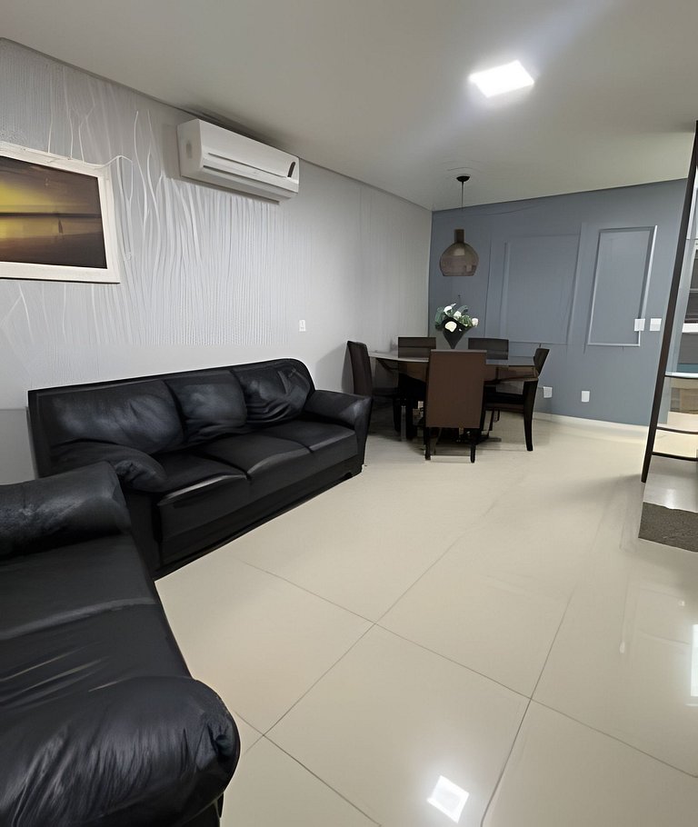 Casa luxo com piscina próximo a Praia e Beto Car.