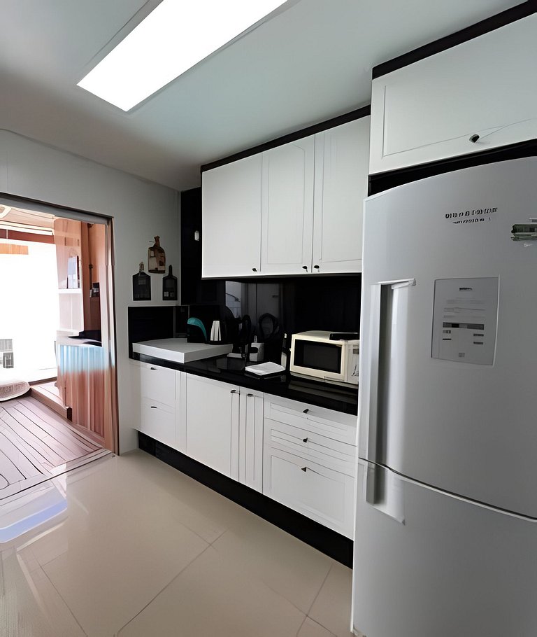 Casa luxo com piscina próximo a Praia e Beto Car.
