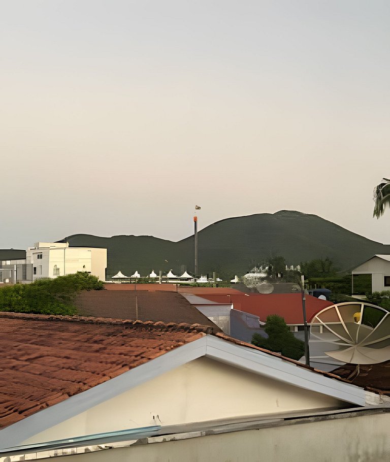 Casa luxo com piscina próximo a Praia e Beto Car.