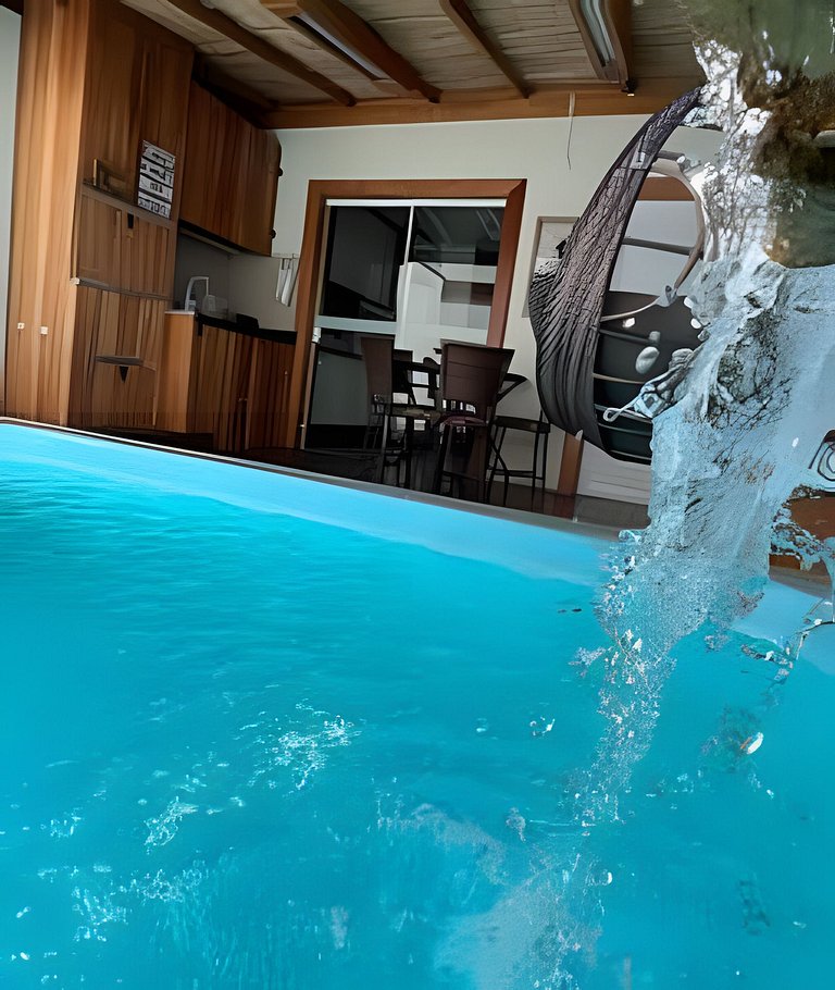Casa luxo com piscina próximo a Praia e Beto Car.