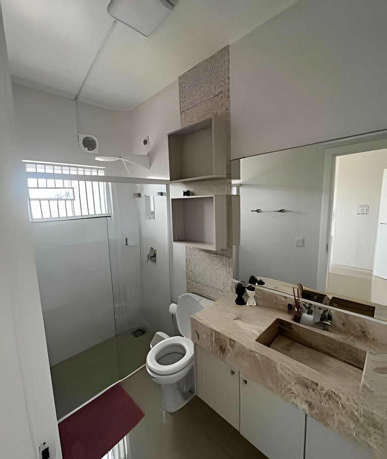 Casa luxo com piscina próximo a Praia e Beto Car.