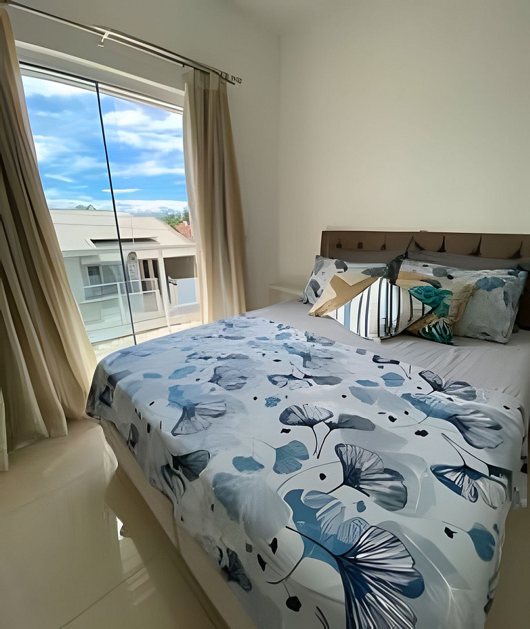 Casa luxo com piscina próximo a Praia e Beto Car.