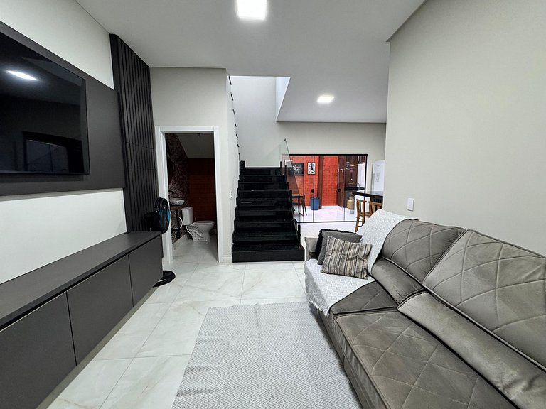 Casa Nova e Moderna | 700m praia | 8 min parque