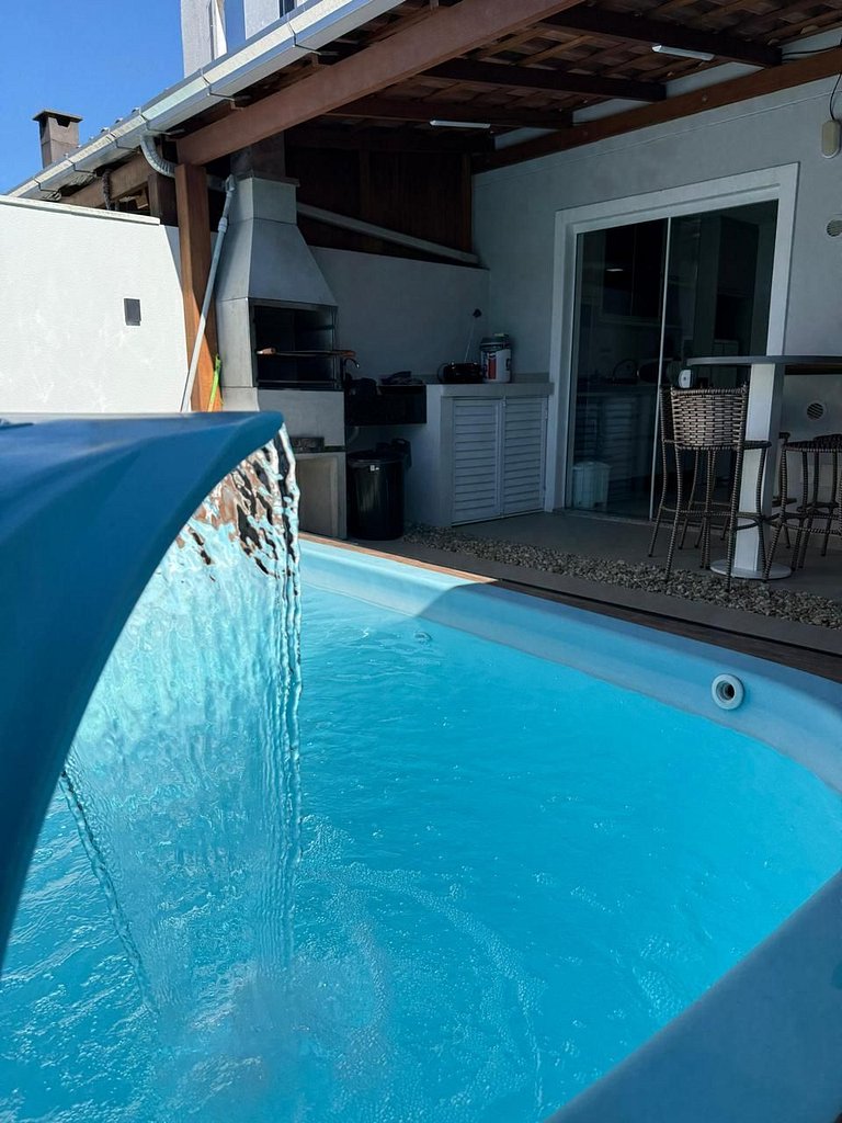 Casa linda com piscina e Bem Próximo ao Parque