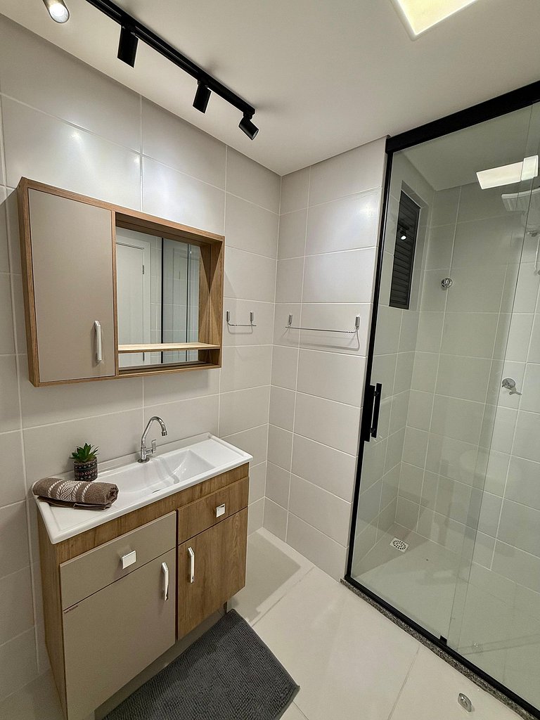 Vista Mar • Piscina & Jacuzzi • Cond. Completo