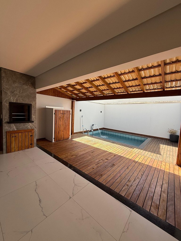 Casa com 3 Suítes, Piscina e tudo novinho