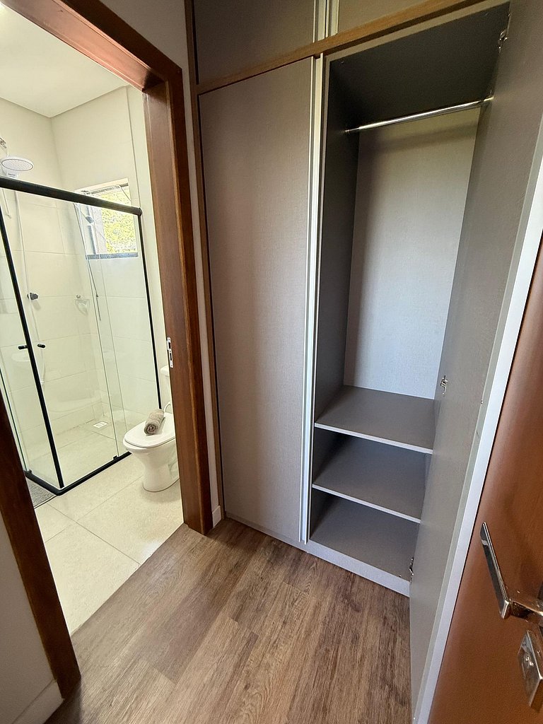 Apto completo próximo ao Parque Beto Carrero World