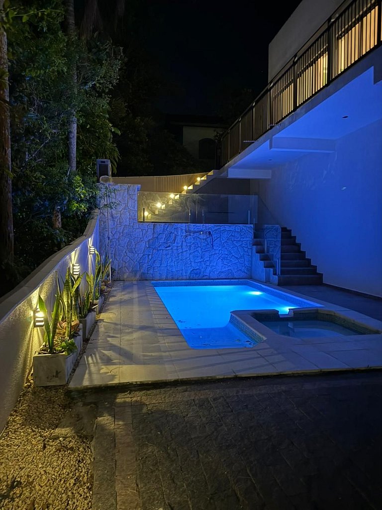 Refuge Corner | Panoramic View | Heated Pool