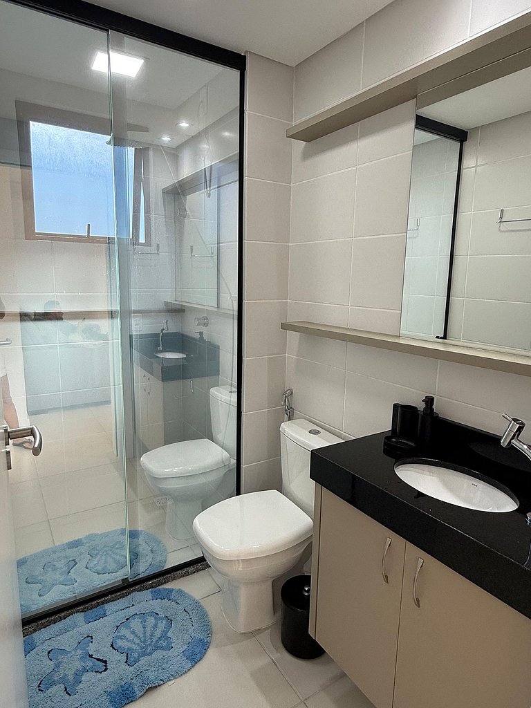 Apartamento em cond. Completo e com vista mar