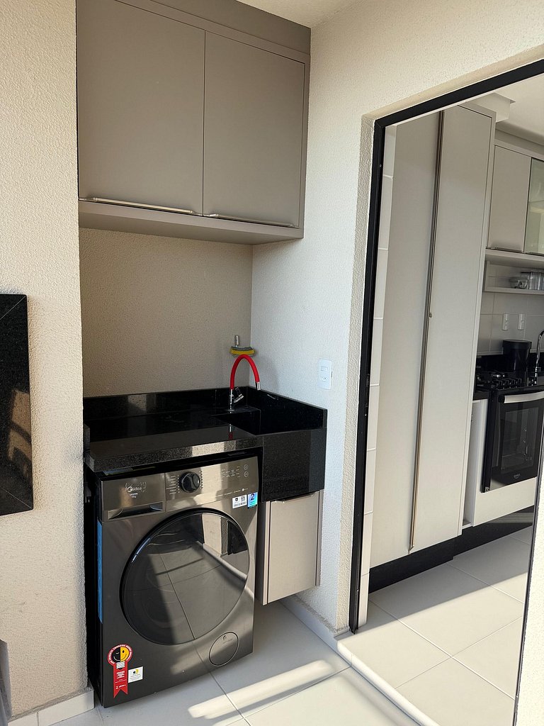 Apartamento em cond. Completo e com vista mar