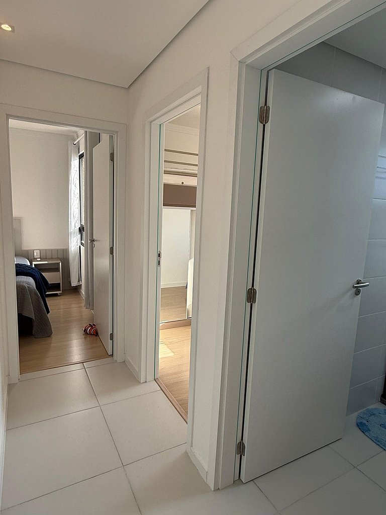 Apartamento em cond. Completo e com vista mar