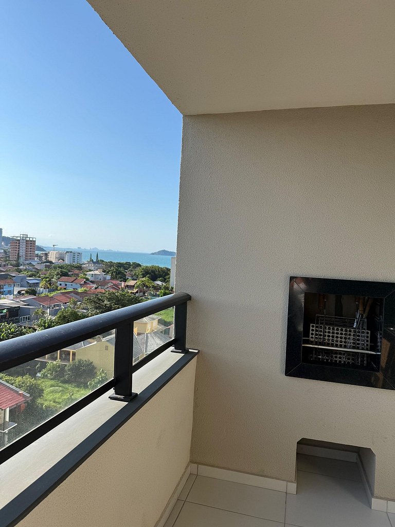 Apartamento em cond. Completo e com vista mar