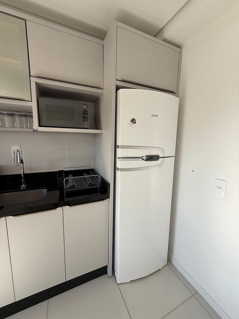 Apartamento em cond. Completo e com vista mar