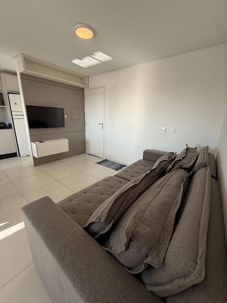 Apartamento em cond. Completo e com vista mar