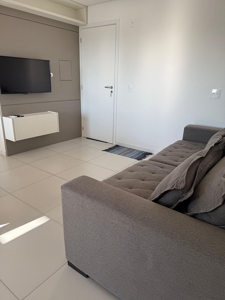 Apartamento em cond. Completo e com vista mar