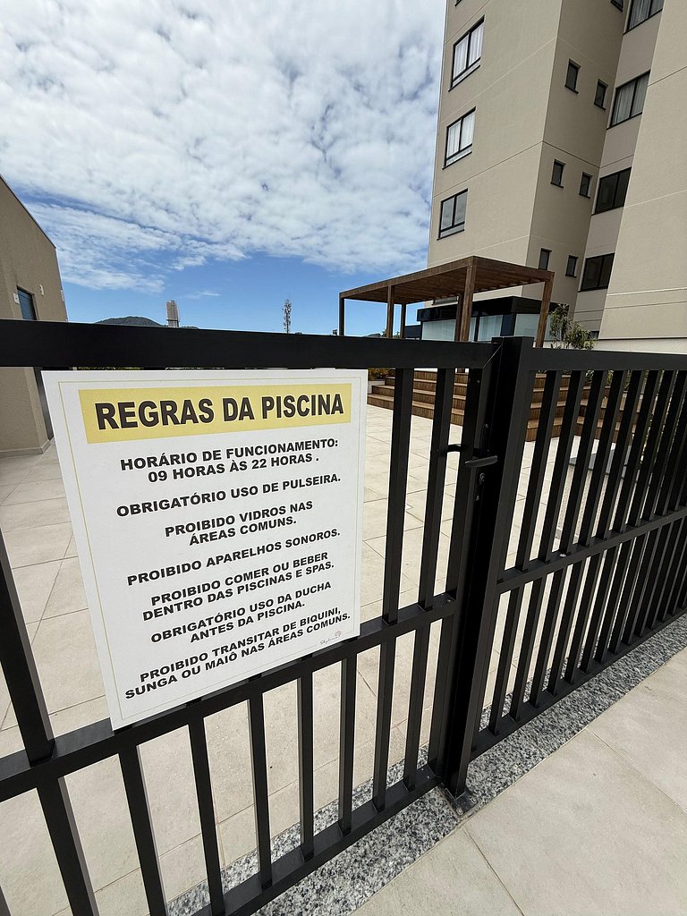 Apartamento em cond. Completo e com vista mar