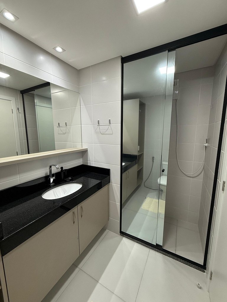 Apartamento em cond. Completo e com vista mar