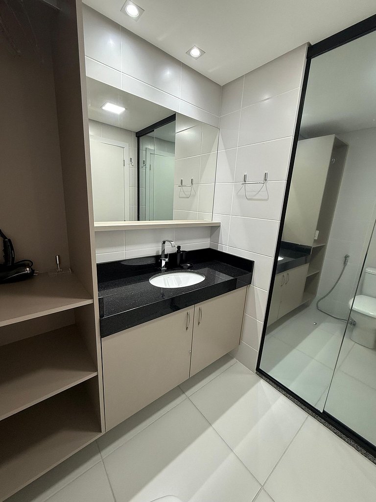 Apartamento em cond. Completo e com vista mar