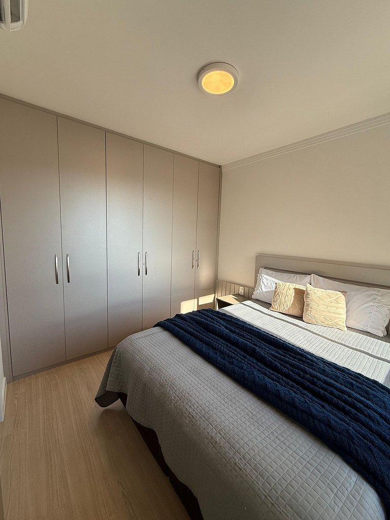 Apartamento em cond. Completo e com vista mar