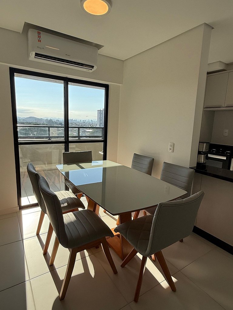 Apartamento em cond. Completo e com vista mar