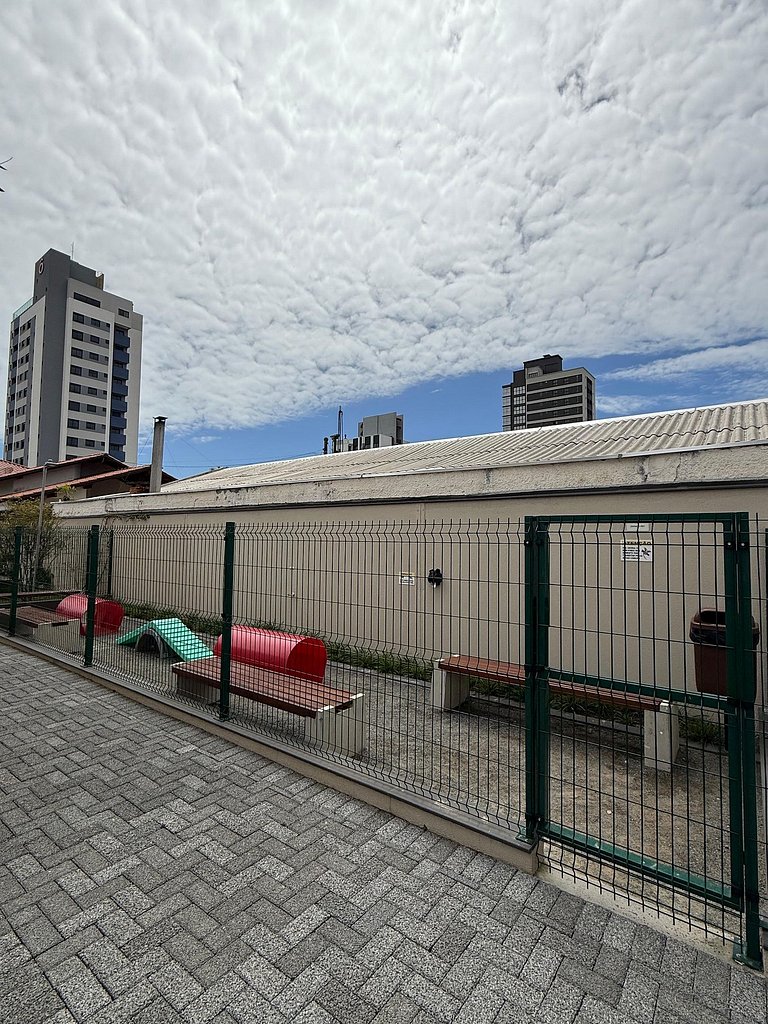 Apartamento em cond. Completo e com vista mar