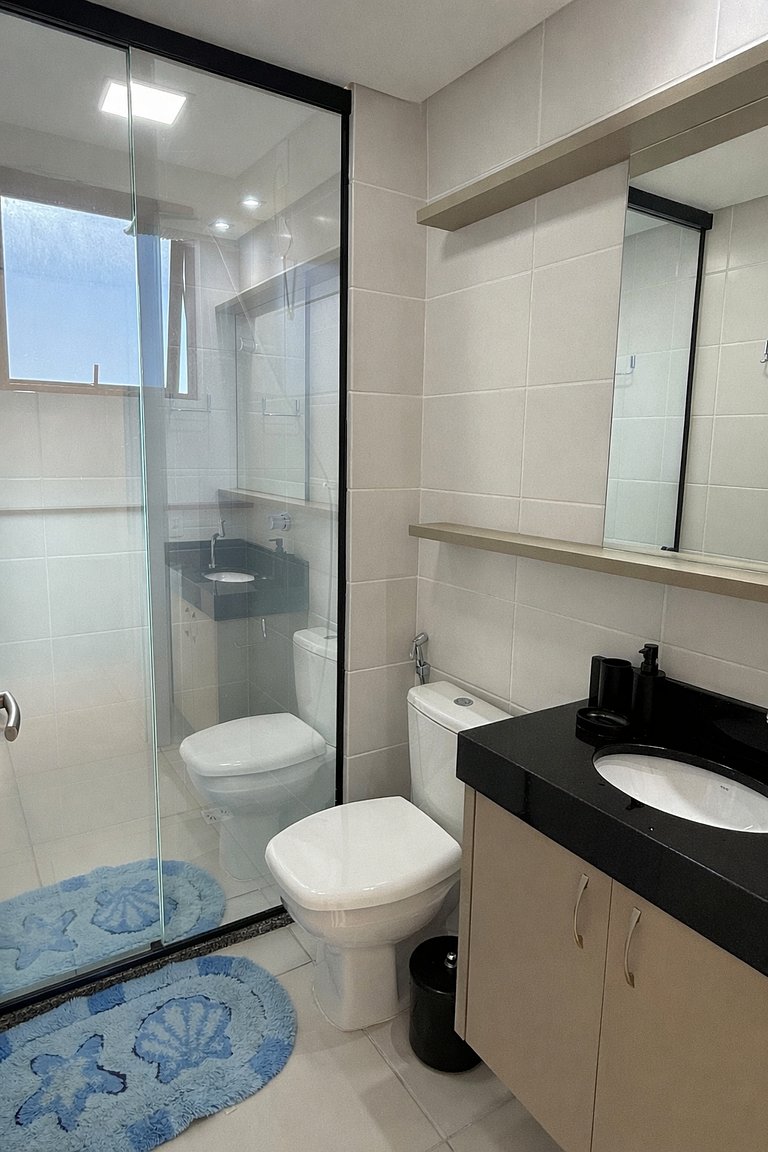 Apartamento em cond. Completo e com vista mar