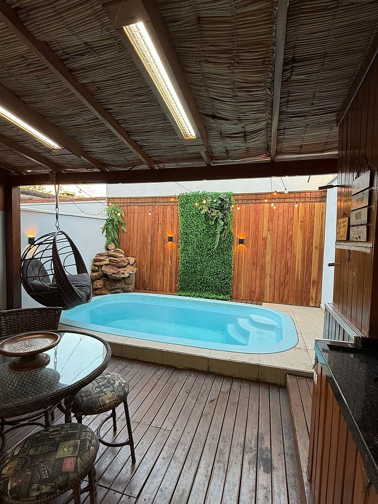 Casa luxo com piscina próximo a Praia e Beto Car.