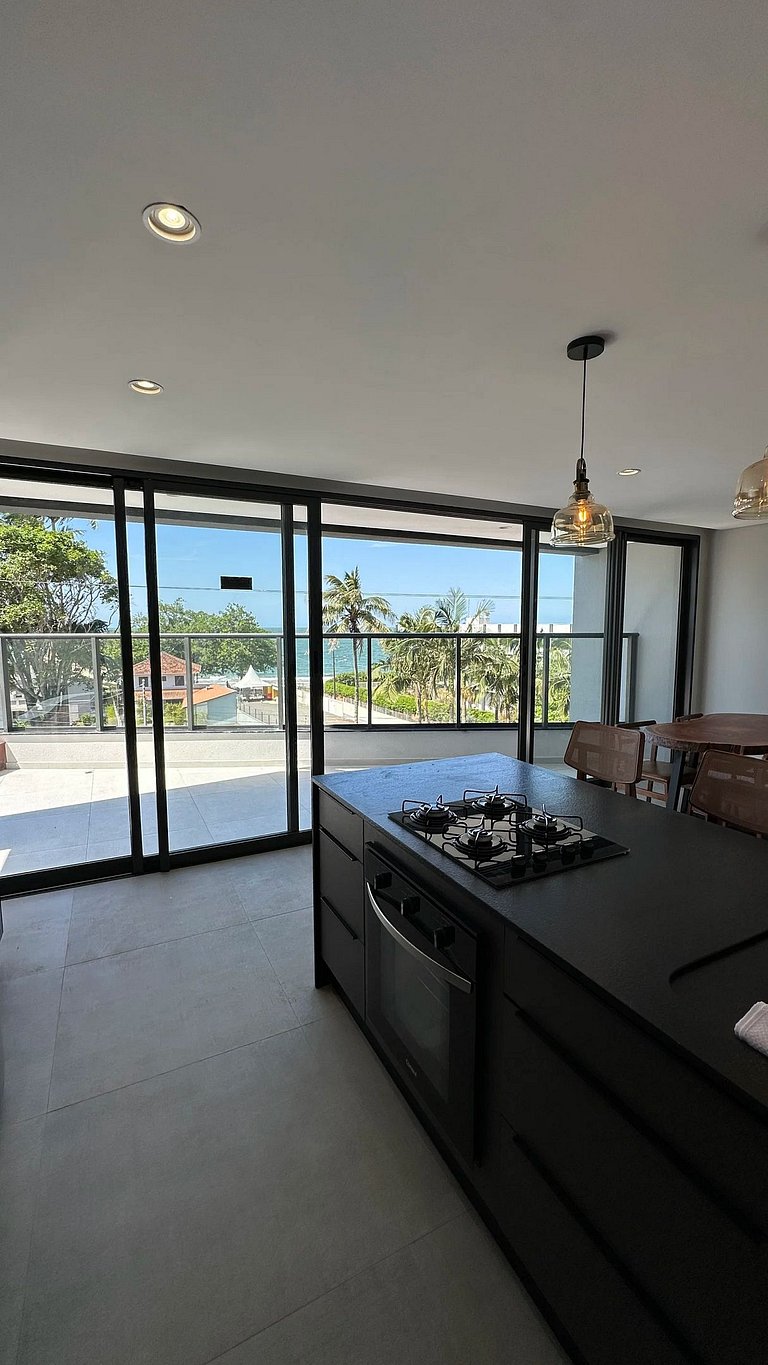 Cobertura a venda Frente Mar